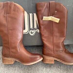New with Box Dingo Woman's Brown Leather boots Size 7.